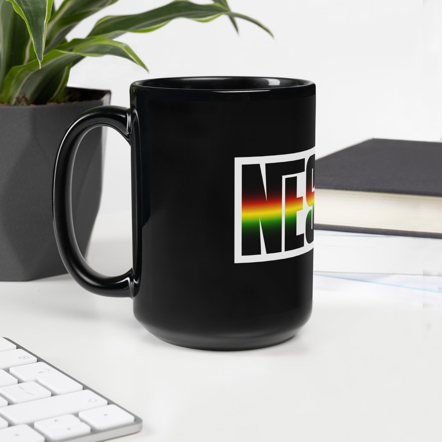 NESBETH Black Glossy Mug